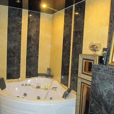 Triplex Jacuzzi * לבוב