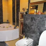 Triplex Jacuzzi إلفيف
