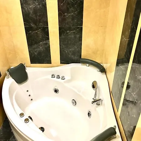 Triplex Jacuzzi Διαμέρισμα Λβιβ
